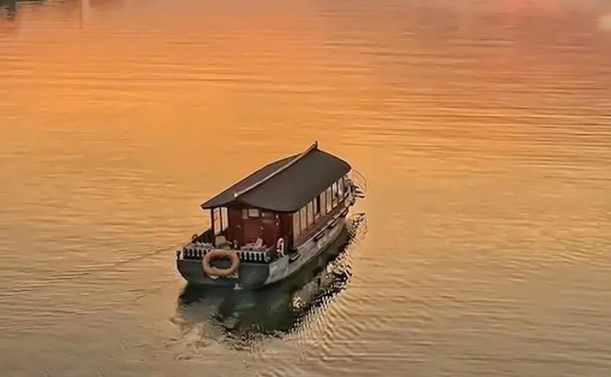 Du thuyền Huế